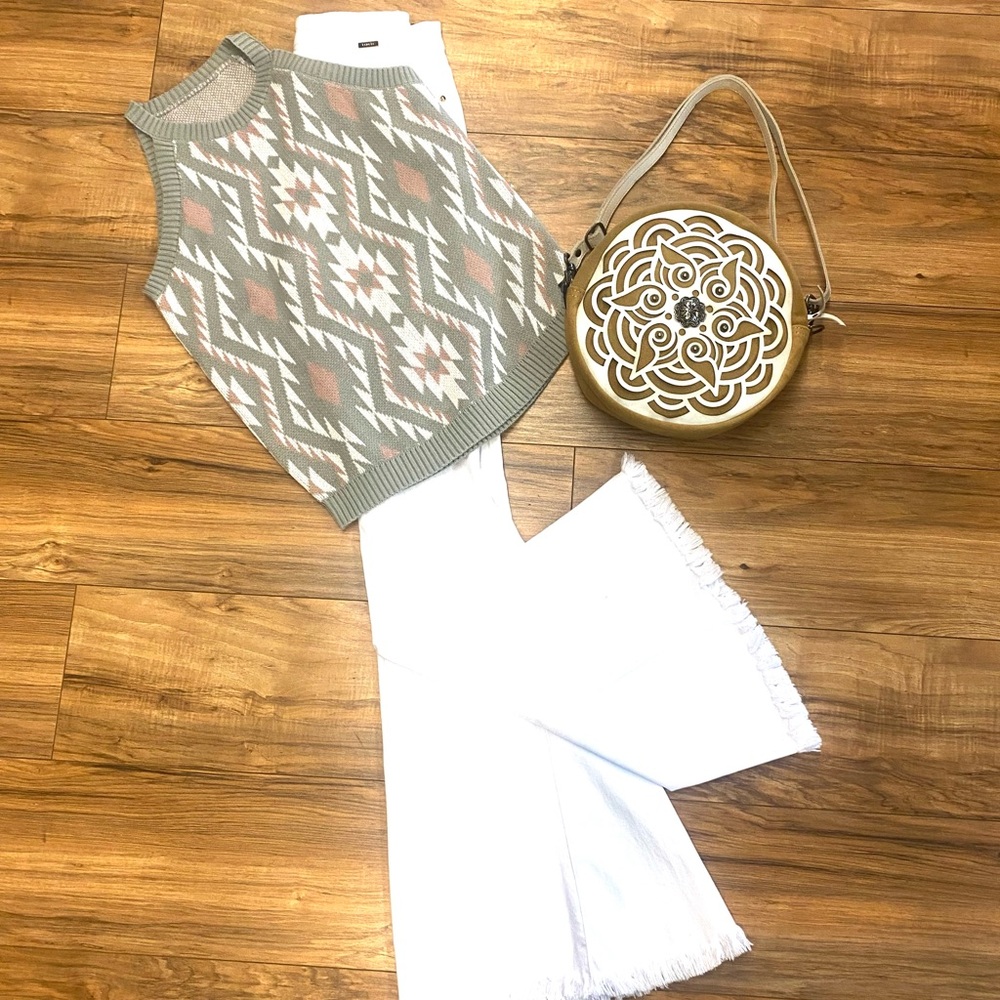 NWT Aztec Outing Crewneck Sweater Tank - Picture 3 of 7